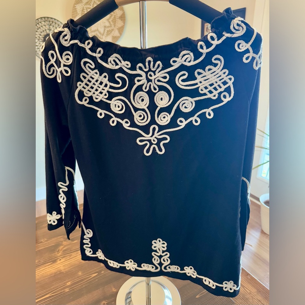 Lauren Michelle Black Peasant Top with Metallic Embroidery Size S EUC